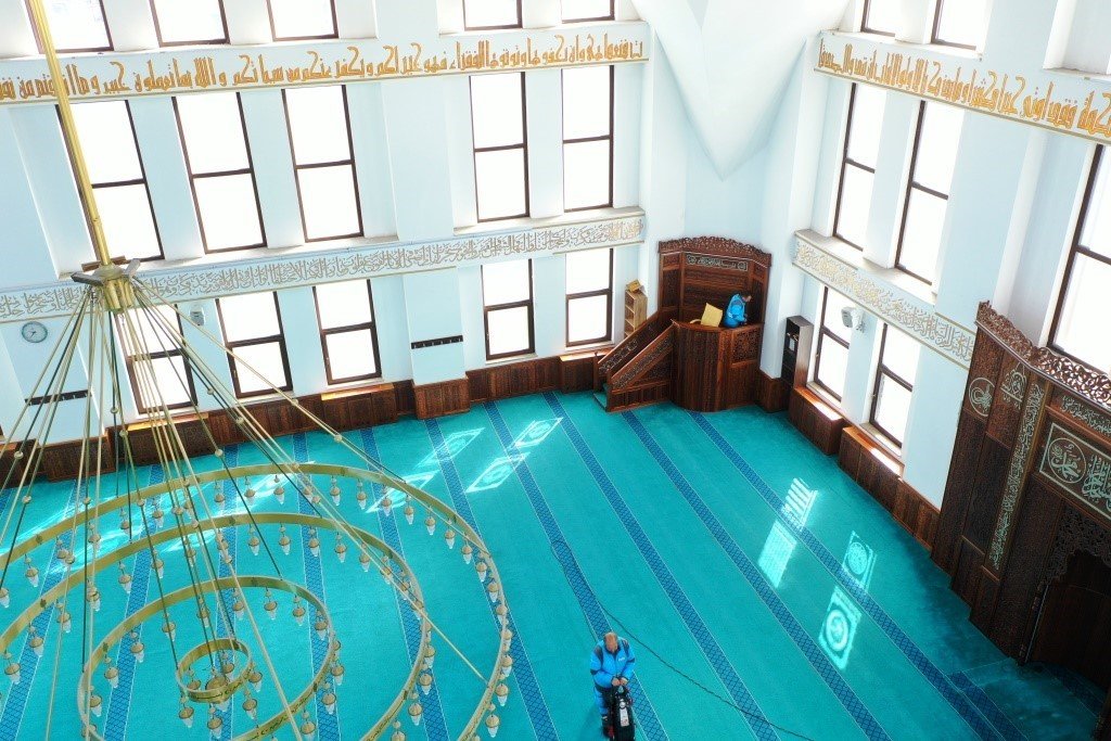 Kocasinan’da camiler gül kokuyor