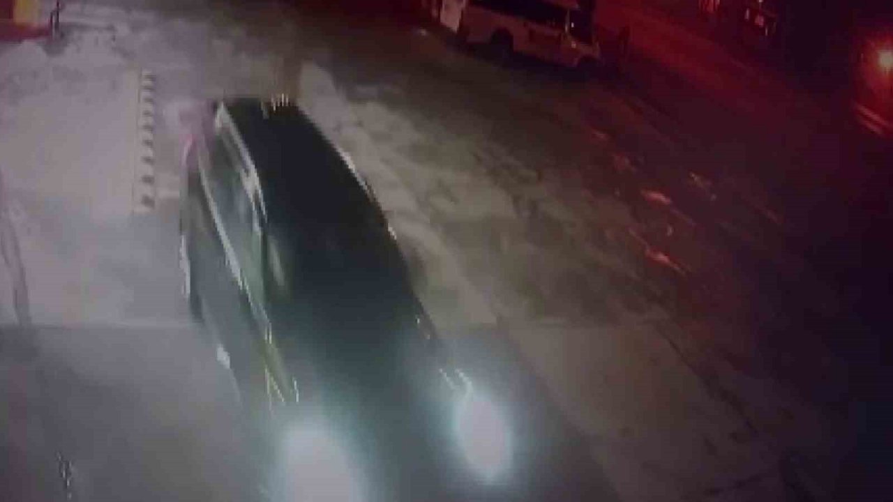 Lüks otomobille benzin istasyonuna daldı