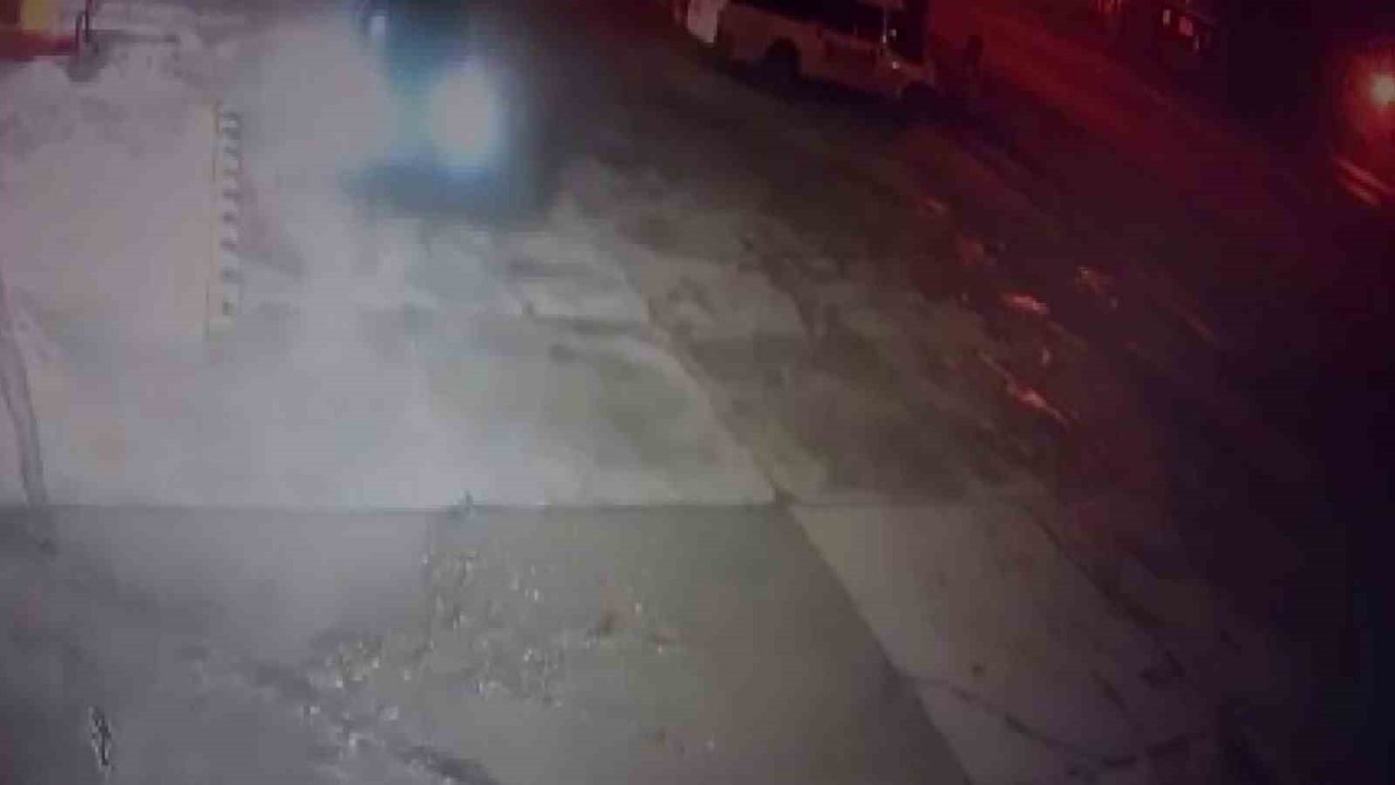 Lüks otomobille benzin istasyonuna daldı