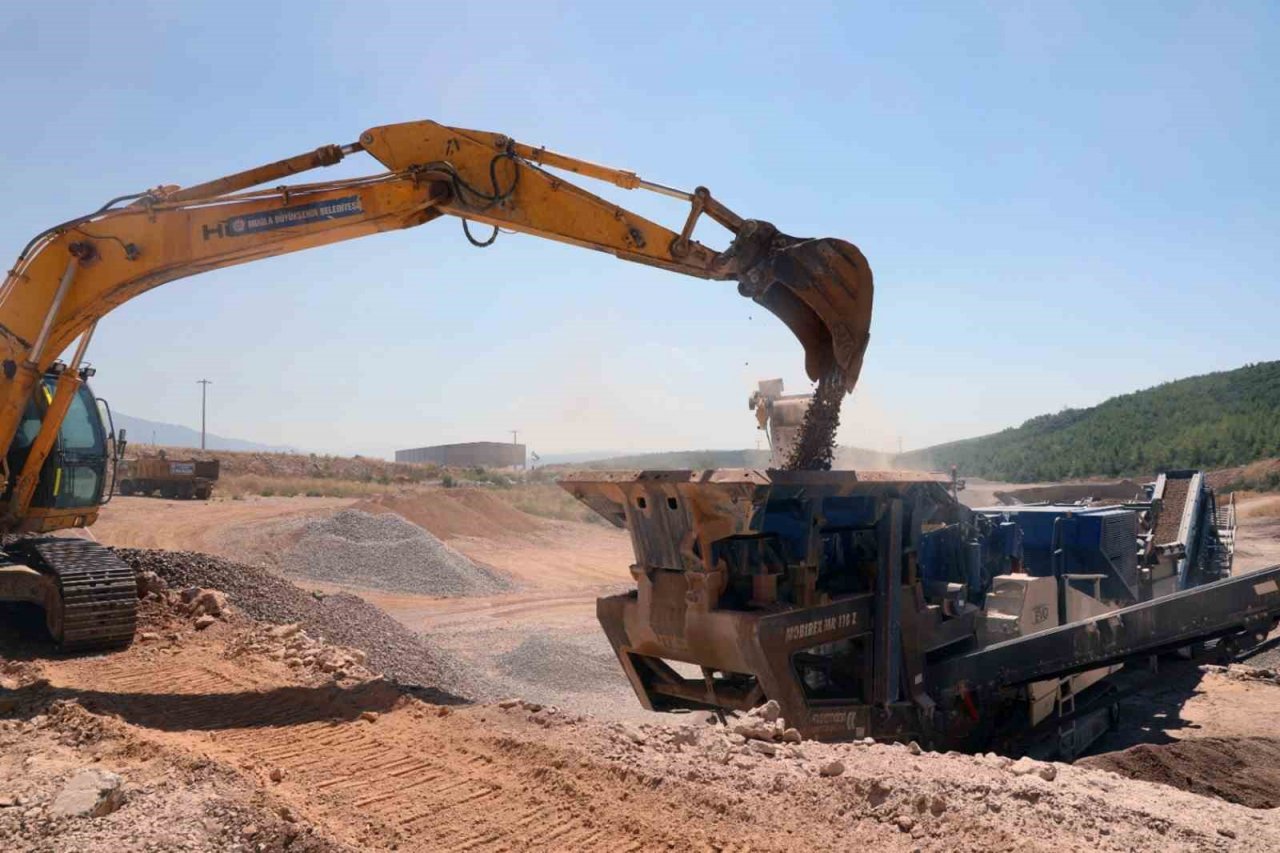 İnşaat atıkları asfalt malzemesine dönüşüyor