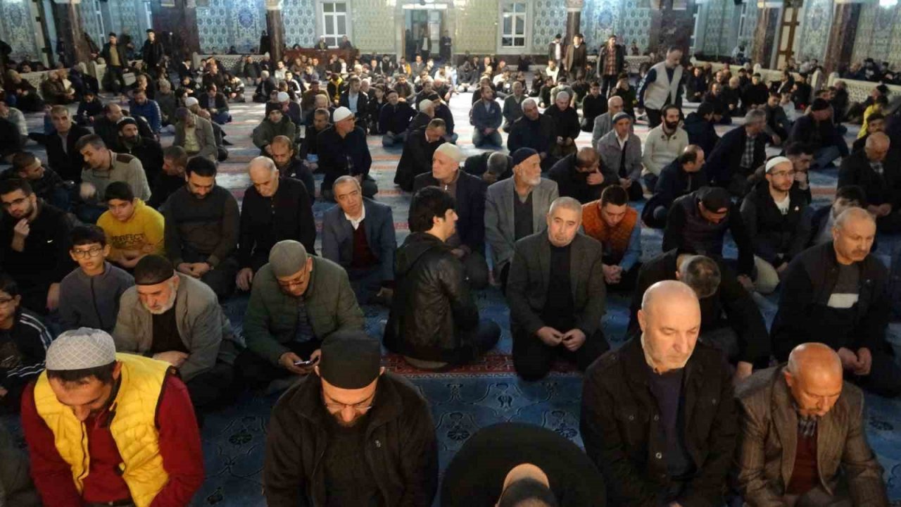 İlk teravih namazında camiler doldu