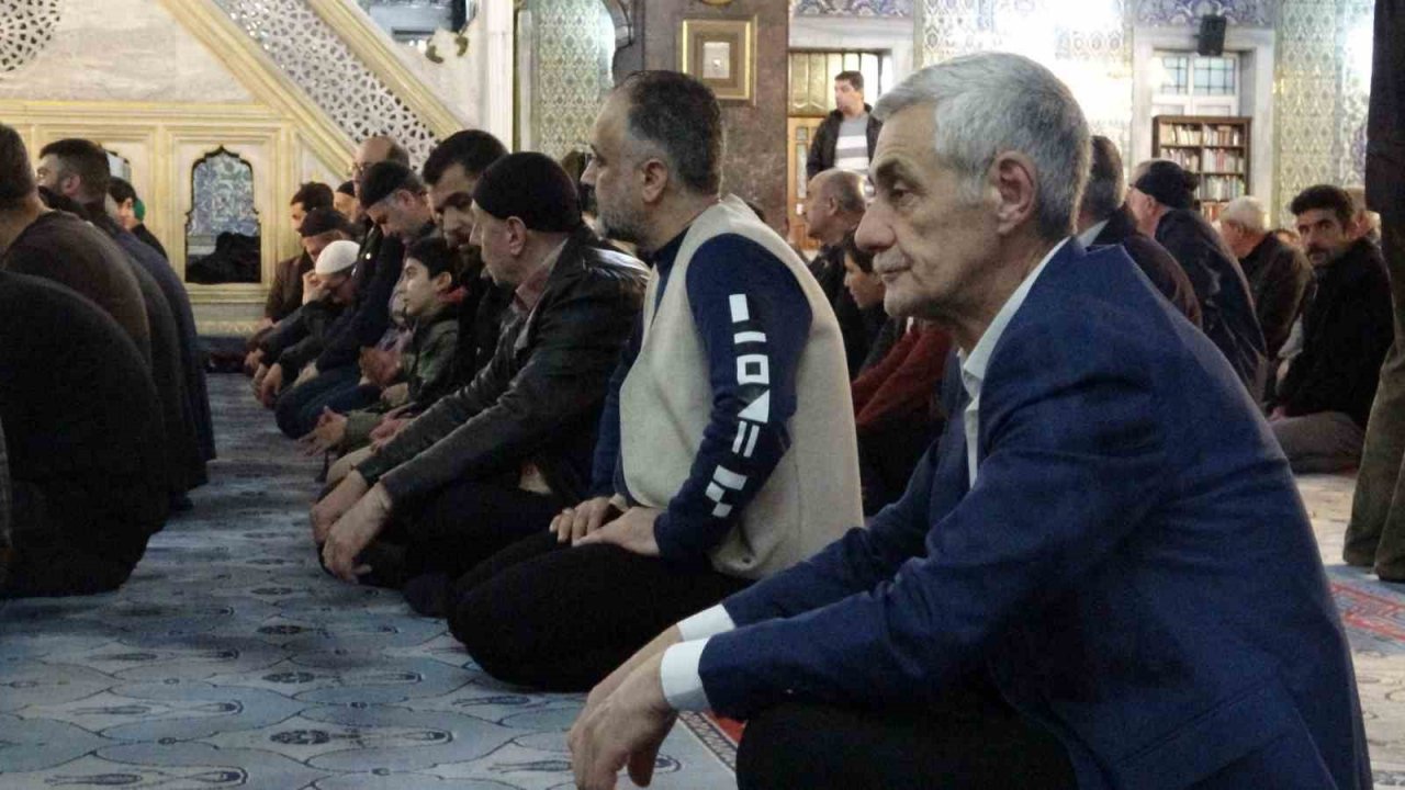 İlk teravih namazında camiler doldu