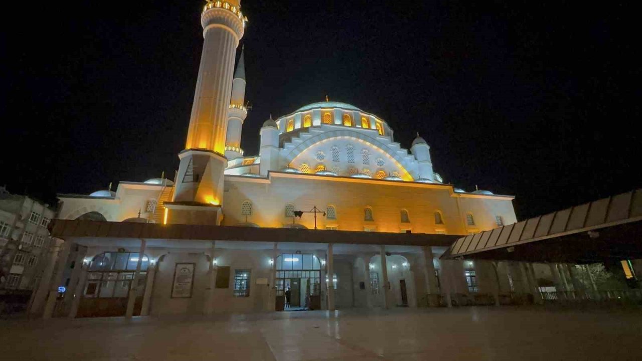 İlk teravih namazında camiler doldu