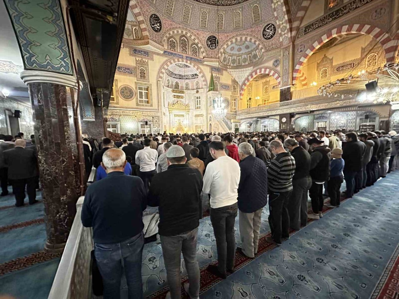 İlk teravih namazında camiler doldu
