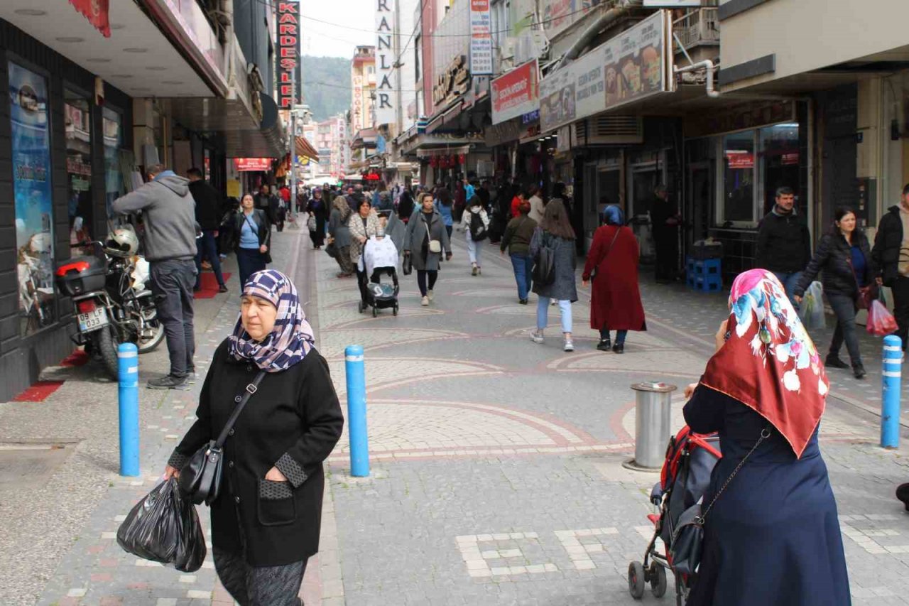 Aydın’ın çarşı pazarlarında Ramazan hareketliliği başladı