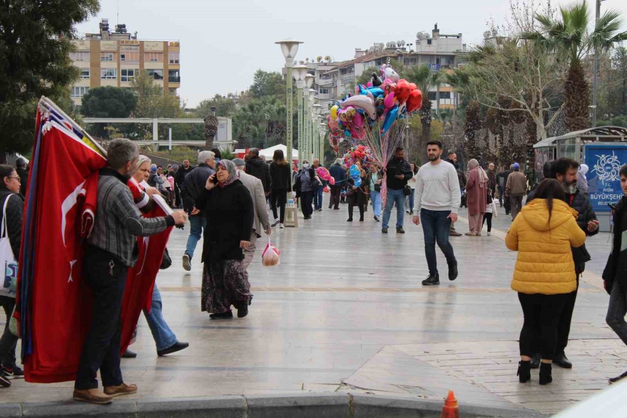 Aydın’ın çarşı pazarlarında Ramazan hareketliliği başladı