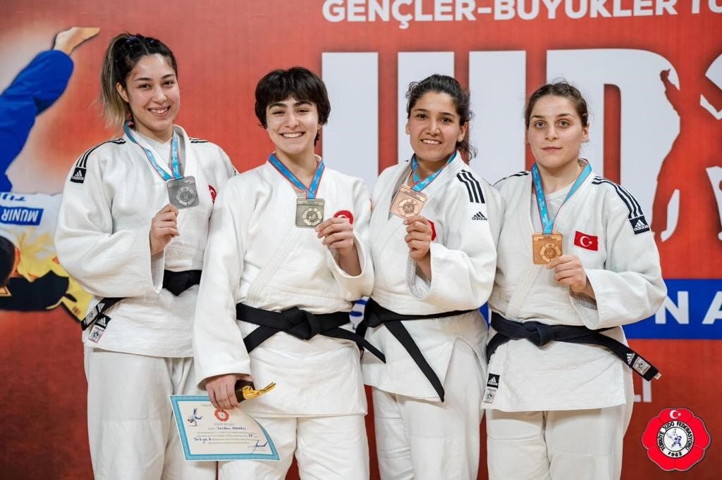 Büyükşehirli sporcu Türkiye ikincisi oldu