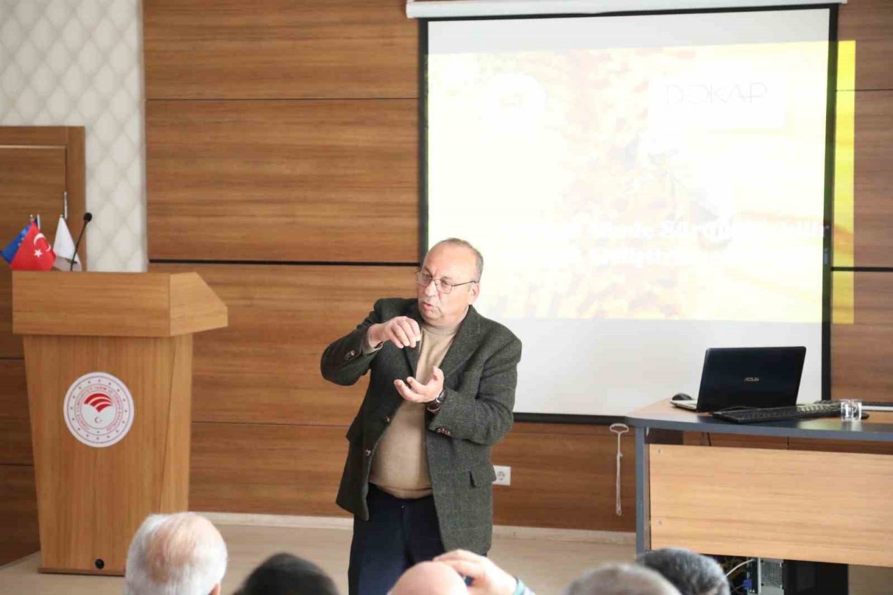 Arı yetiştiricilerine arı katili ’varroa’ ile mücadele anlatıldı