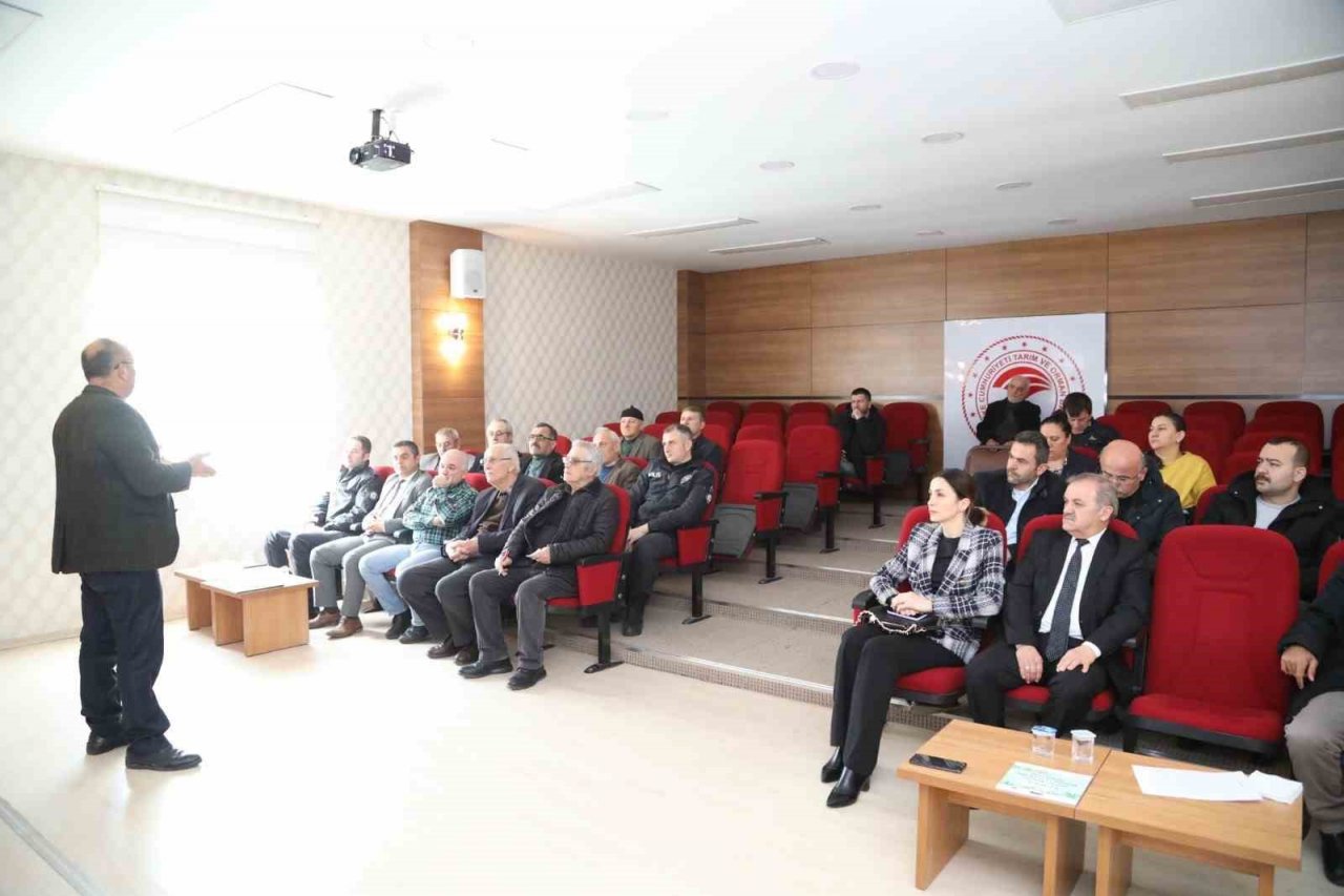 Arı yetiştiricilerine arı katili ’varroa’ ile mücadele anlatıldı