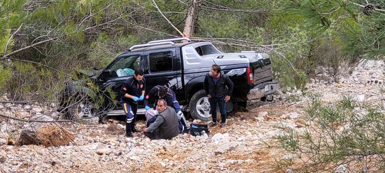 Seydikemer’de kamyonet uçuruma uçtu: 1 yaralı