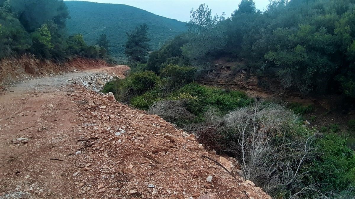 Tarihi su kemerini tahrip etmişler