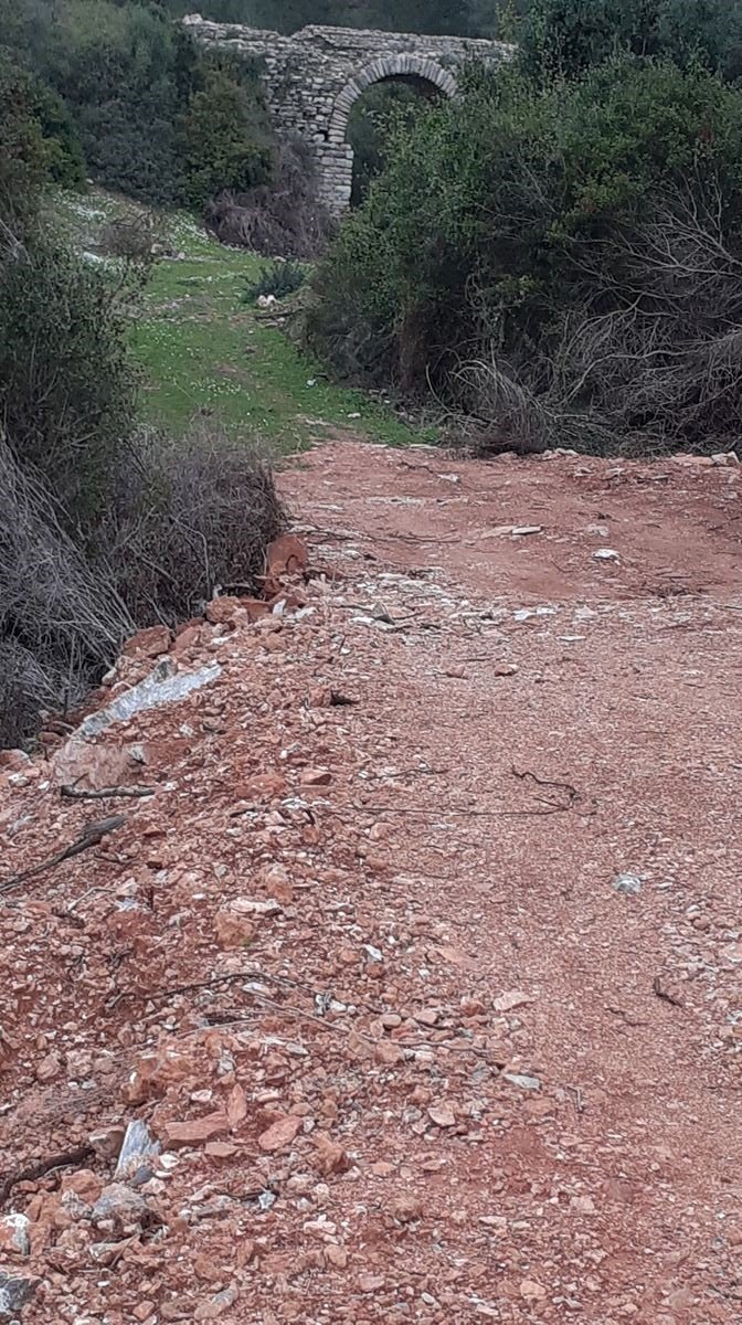 Tarihi su kemerini tahrip etmişler