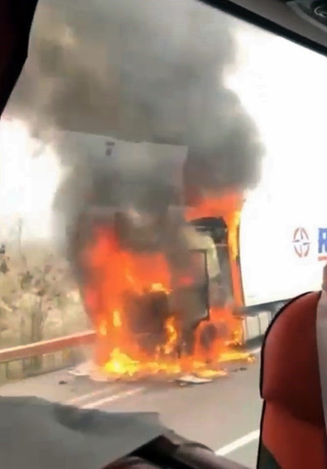 Otoyolda tırın kupası alev topuna döndü