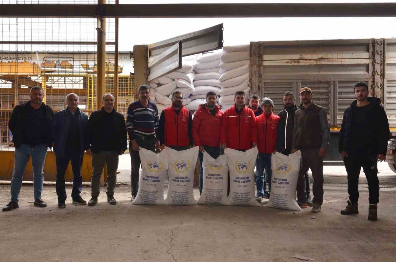 Elbistan’da üreticilere yüzde 75’i hibe destekli nohut tohumu dağıtıldı