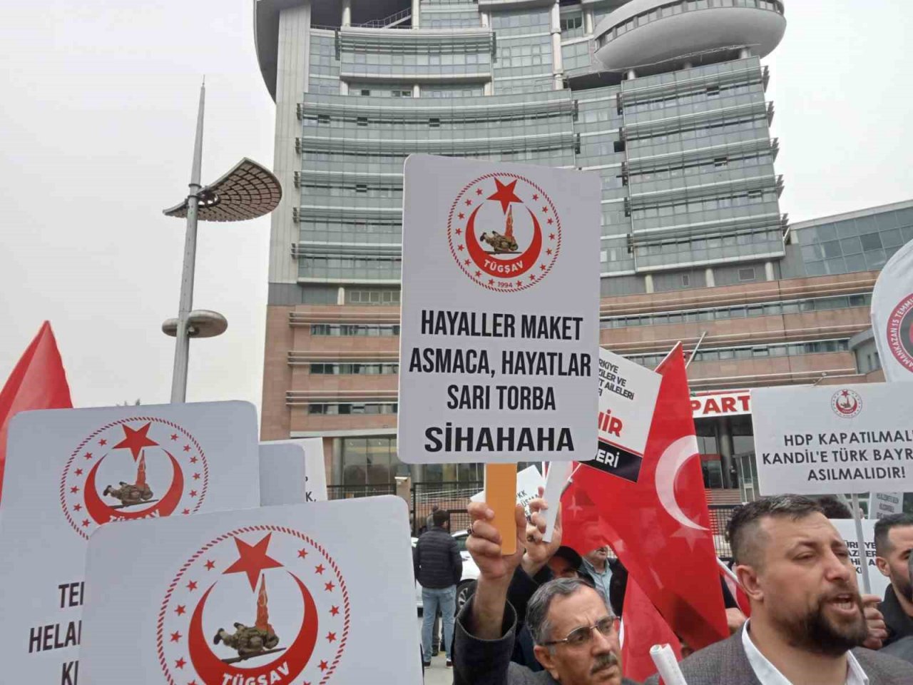 Şehit ve gazi ailelerinden Kılıçdaroğlu’na tepki: “Türk milletine ihanetten derhal geri dönmelisiniz”