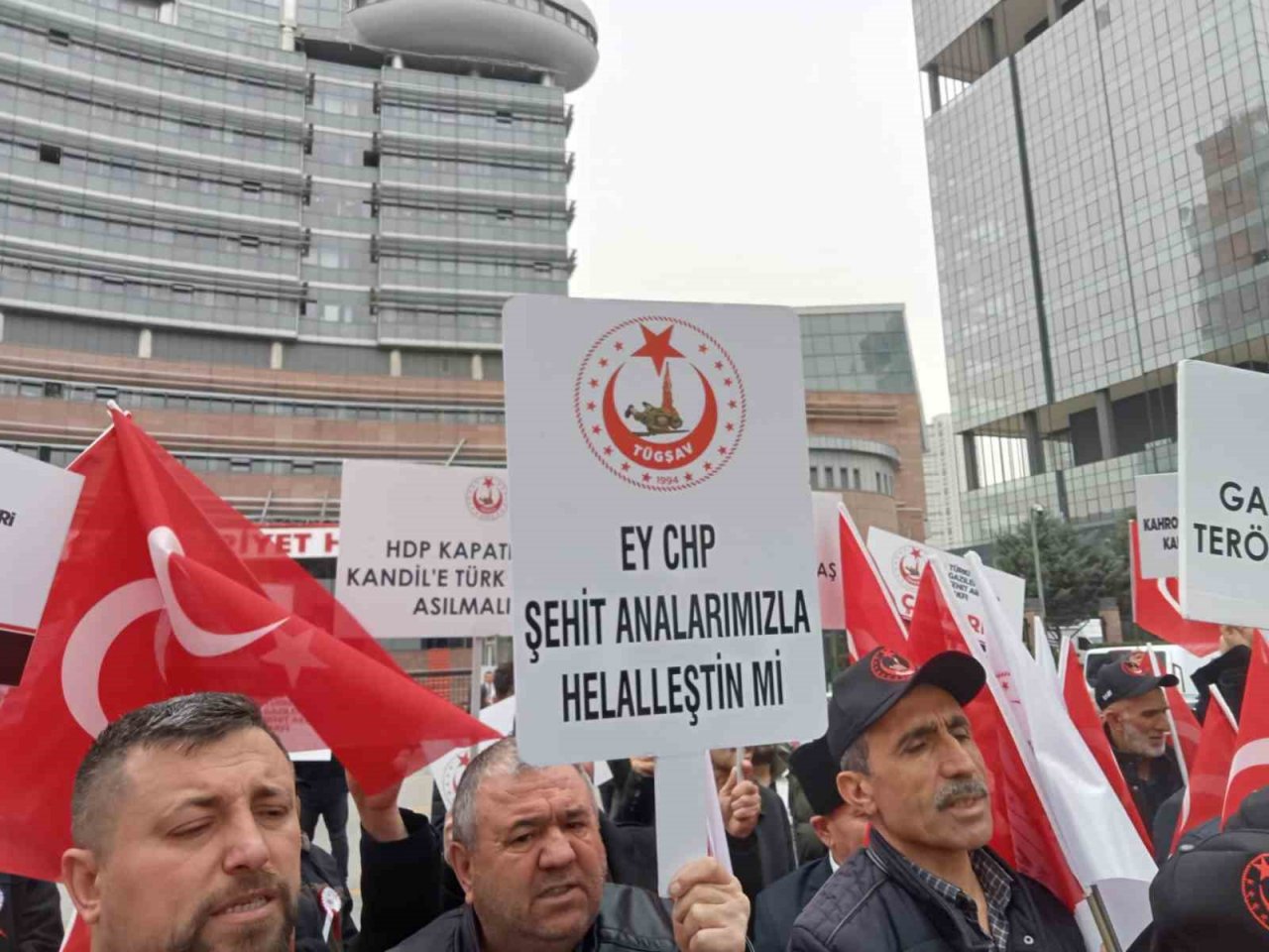 Şehit ve gazi ailelerinden Kılıçdaroğlu’na tepki: “Türk milletine ihanetten derhal geri dönmelisiniz”