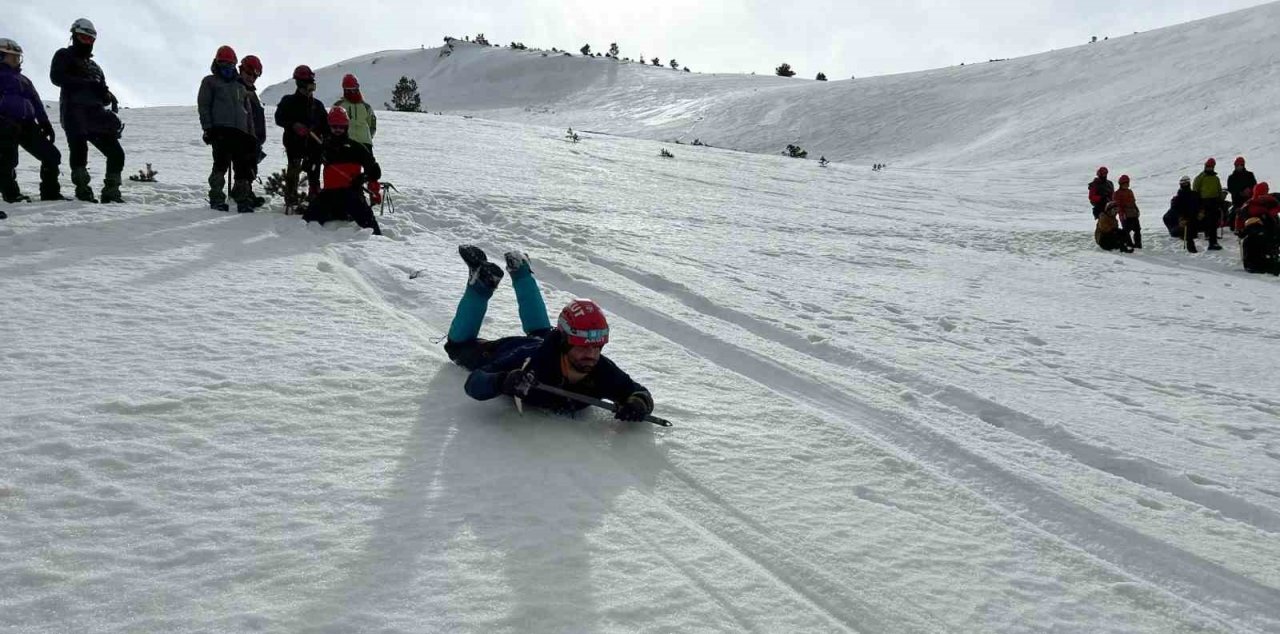 Depremden döndüler, Zigana Dağı’nda kış eğitimi gerçekleştirdiler