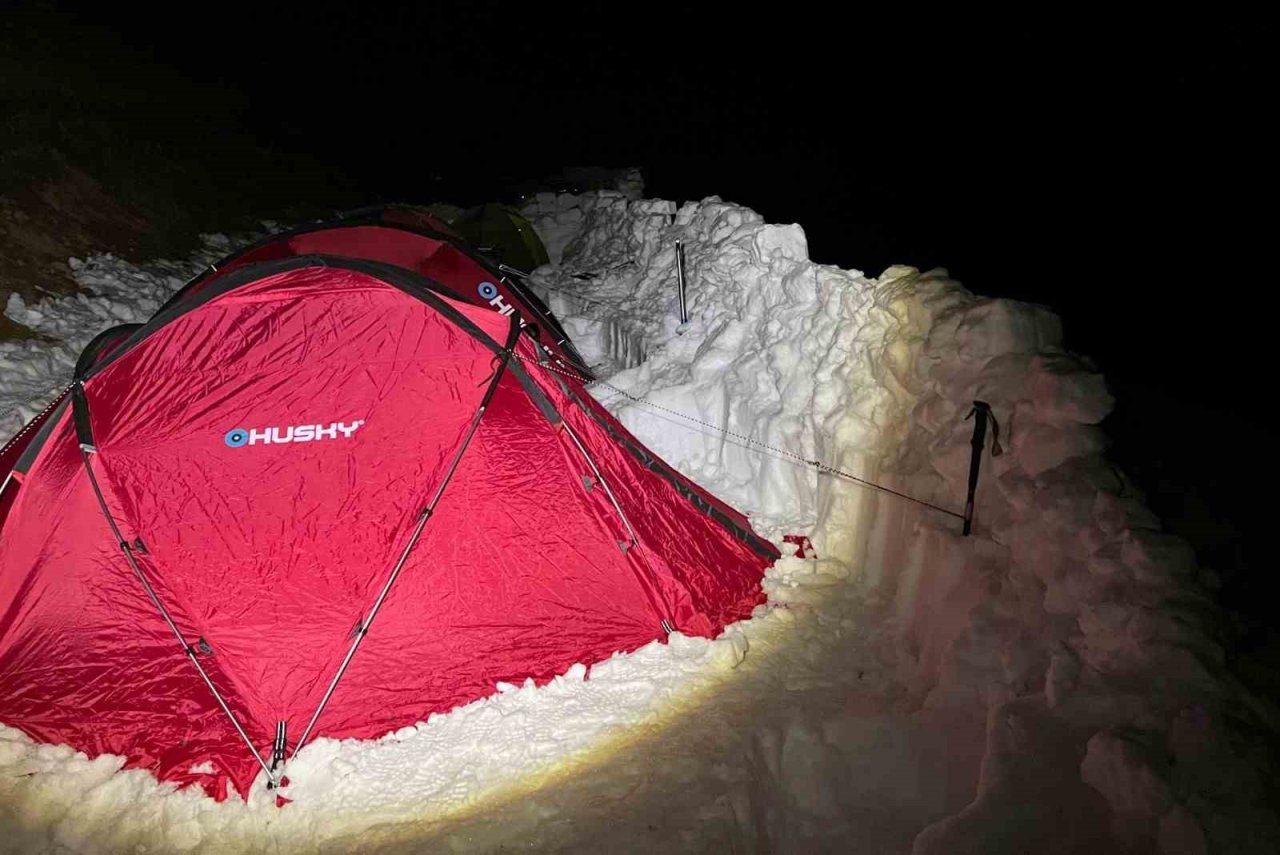 Depremden döndüler, Zigana Dağı’nda kış eğitimi gerçekleştirdiler