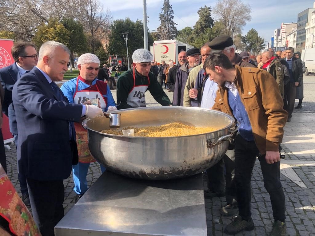 Uşak’ta Nevruz kutlamaları renkli görüntülere sahne oldu