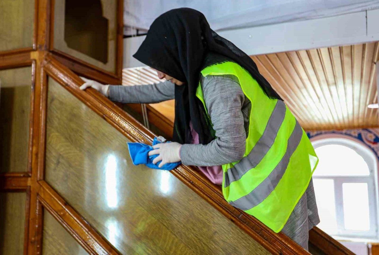 Van’da Ramazan öncesi cami temizliği