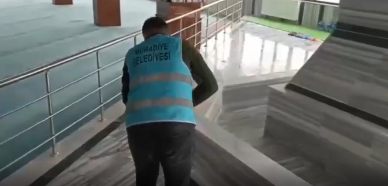 Muradiye Belediyesinden Ramazan öncesi cami temizliği