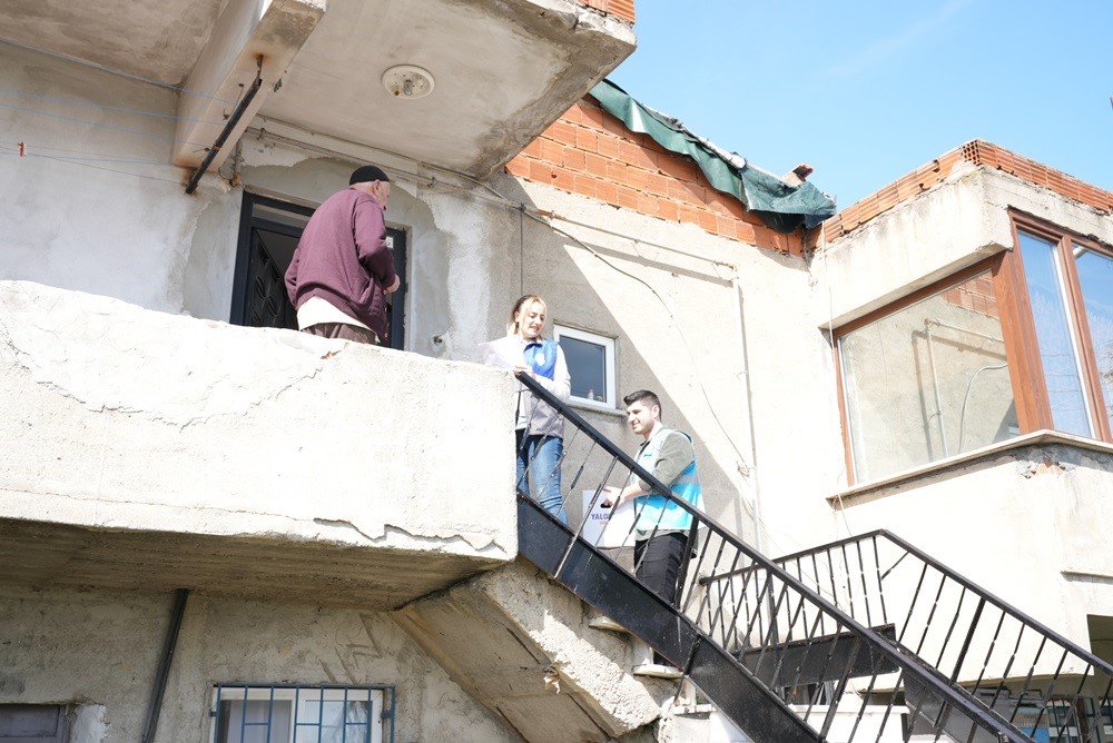 Yalova Belediyesi’nden ihtiyaç sahiplerine erzak kolisi desteği