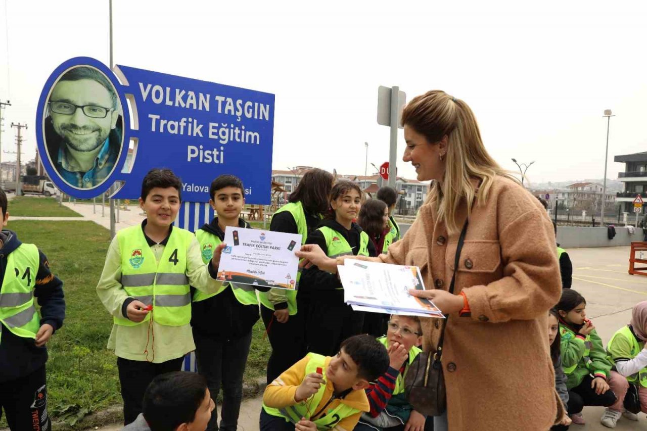 Yalova’da öğrencilerin trafik eğitimi eğlenceye dönüşüyor