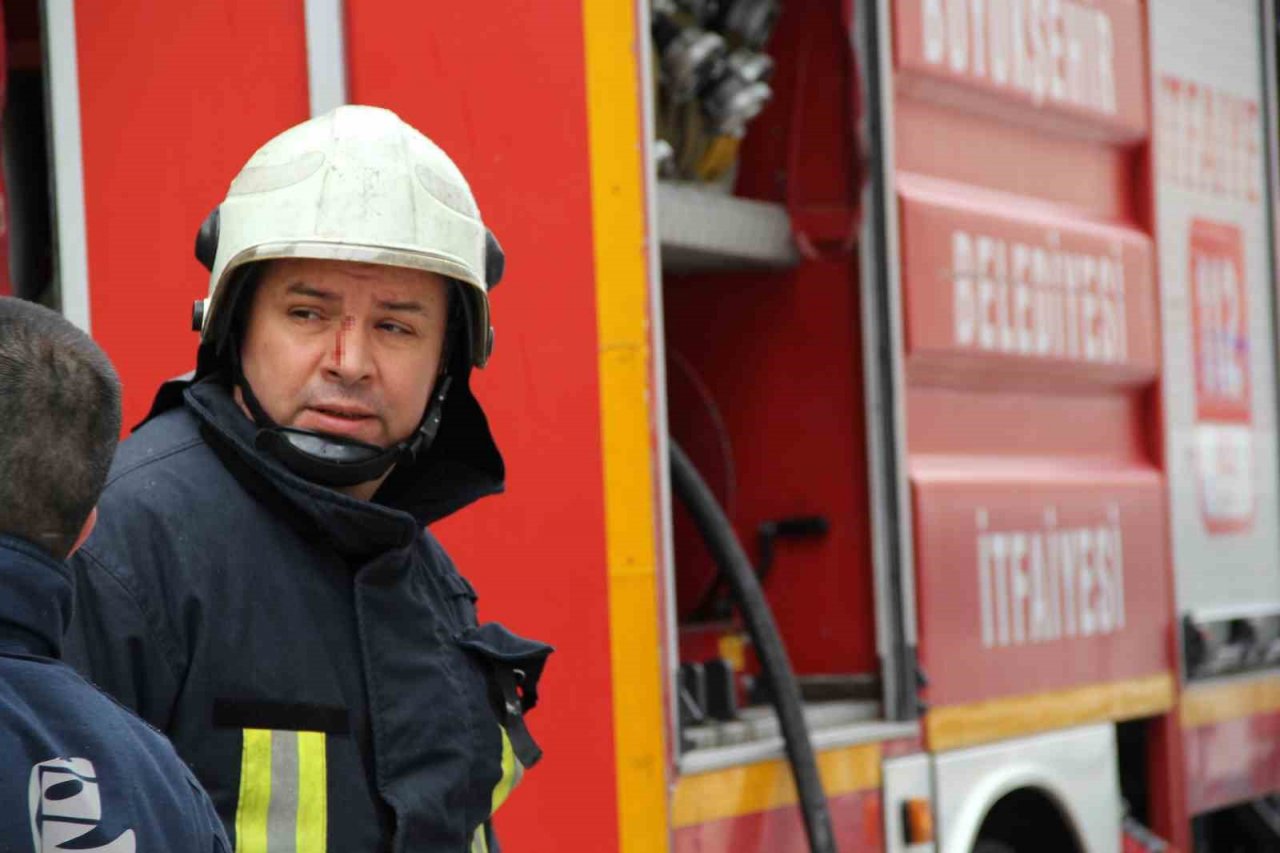 Eskişehir’de 2 katlı binada çıkan yangın paniğe neden oldu