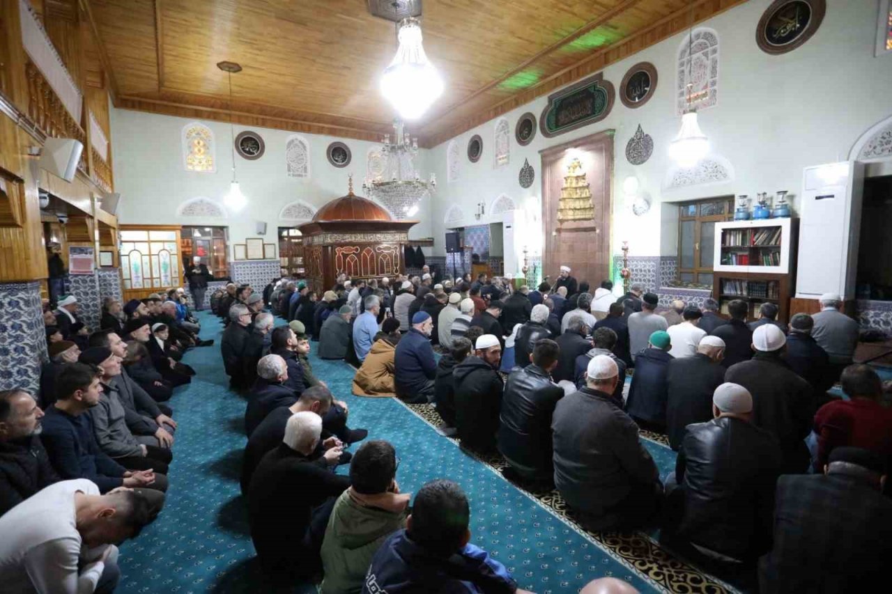 İnegöl’de ilk teravihi Ayasofya Camii İmam Hatibi kıldırdı