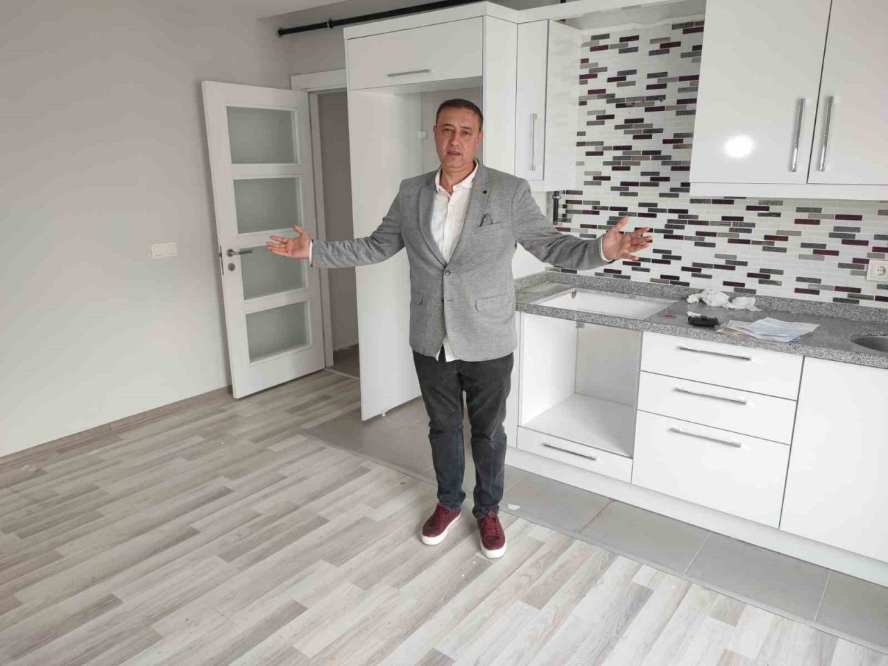 Depremden sonra evine döndü, hayatının şokunu yaşadı