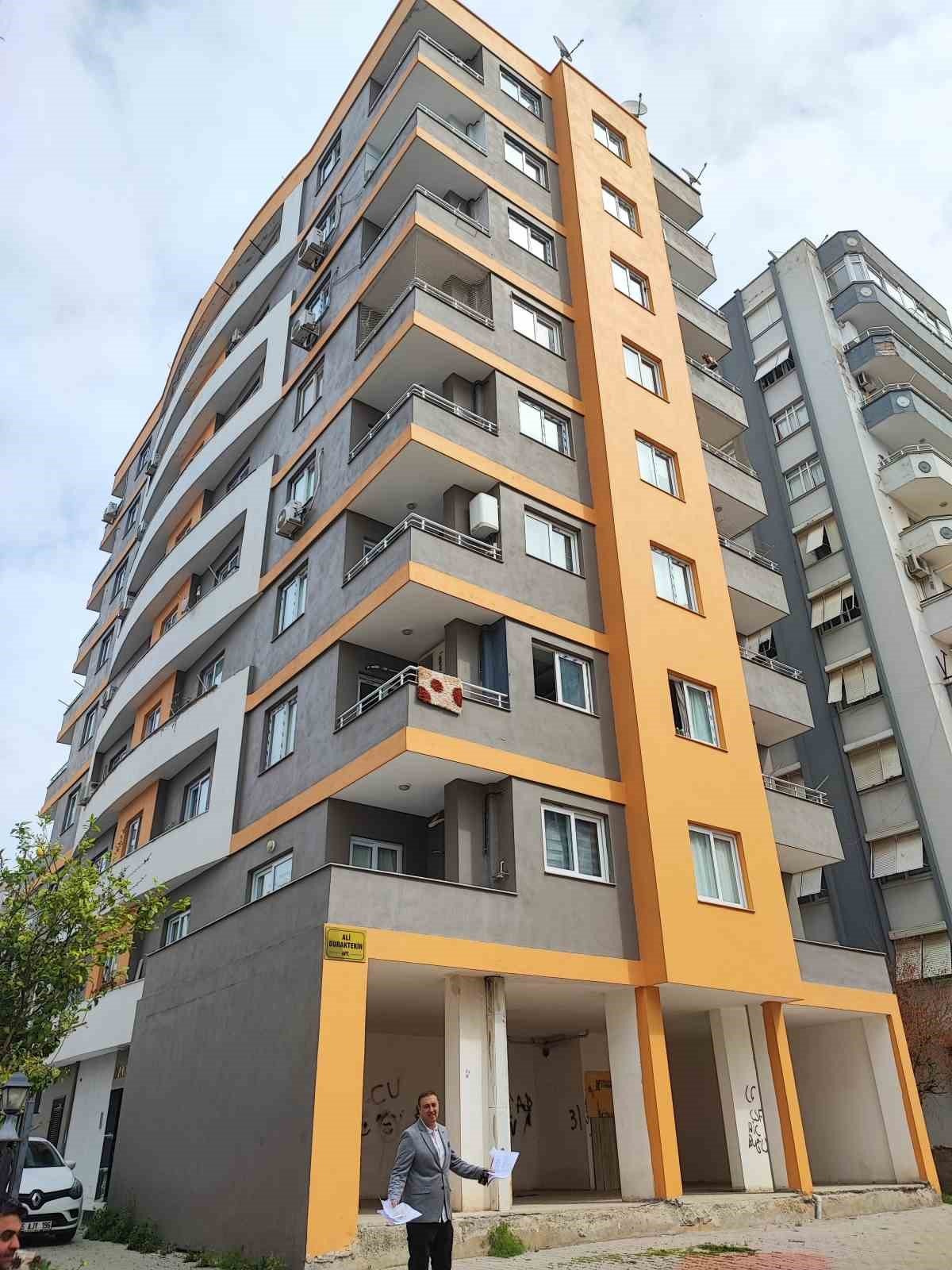 Depremden sonra evine döndü, hayatının şokunu yaşadı