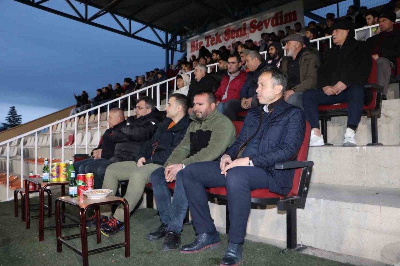 Emirdağspor gol olup yağdı