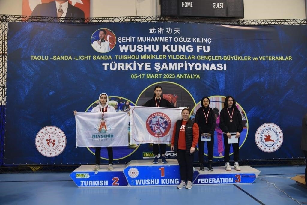 Genç Sporcular madalyalara doymuyor