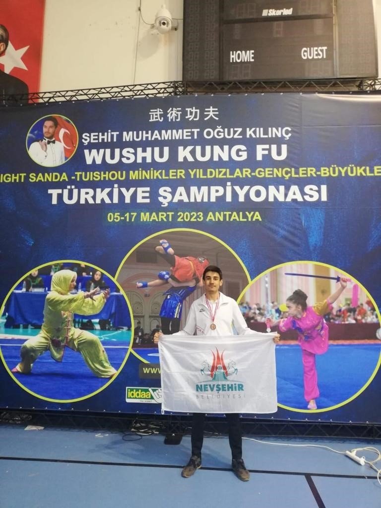 Genç Sporcular madalyalara doymuyor