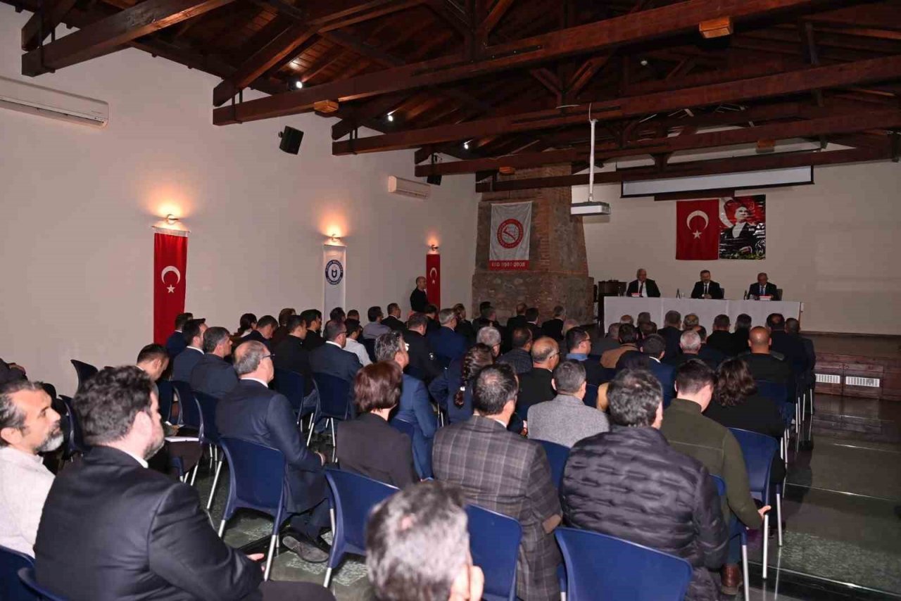 Vali Aksoy, Sultanhisarlı muhtarlar ile bir araya geldi