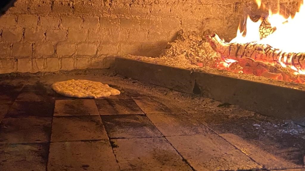 Ramazan’ın ilk gününde sıcak pide kuyruğu geleneği bozulmadı