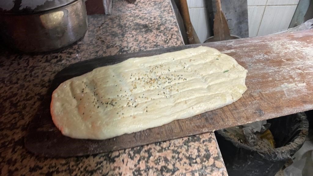 Ramazan’ın ilk gününde sıcak pide kuyruğu geleneği bozulmadı