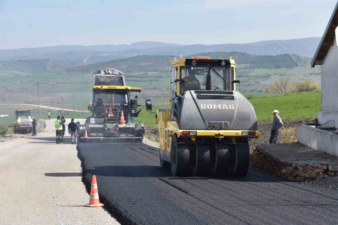 Balıkesir Büyükşehir’den Susurluk ve İvrindi’ye sıcak asfalt
