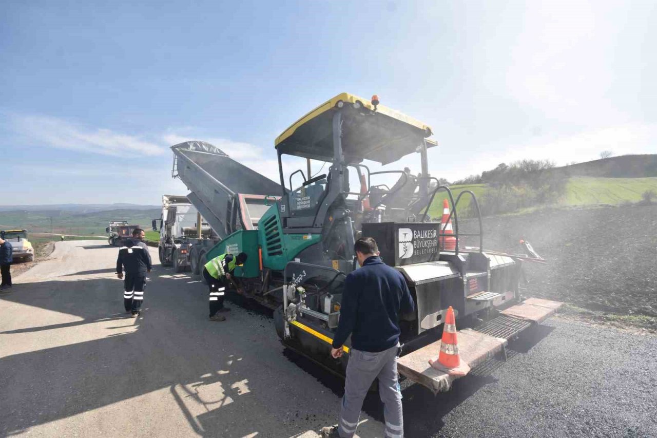 Balıkesir Büyükşehir’den Susurluk ve İvrindi’ye sıcak asfalt