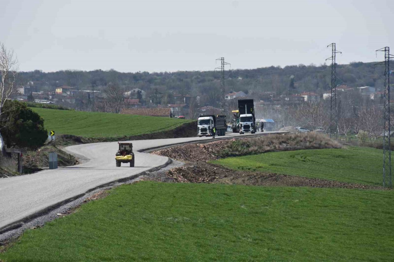 Balıkesir Büyükşehir’den Susurluk ve İvrindi’ye sıcak asfalt