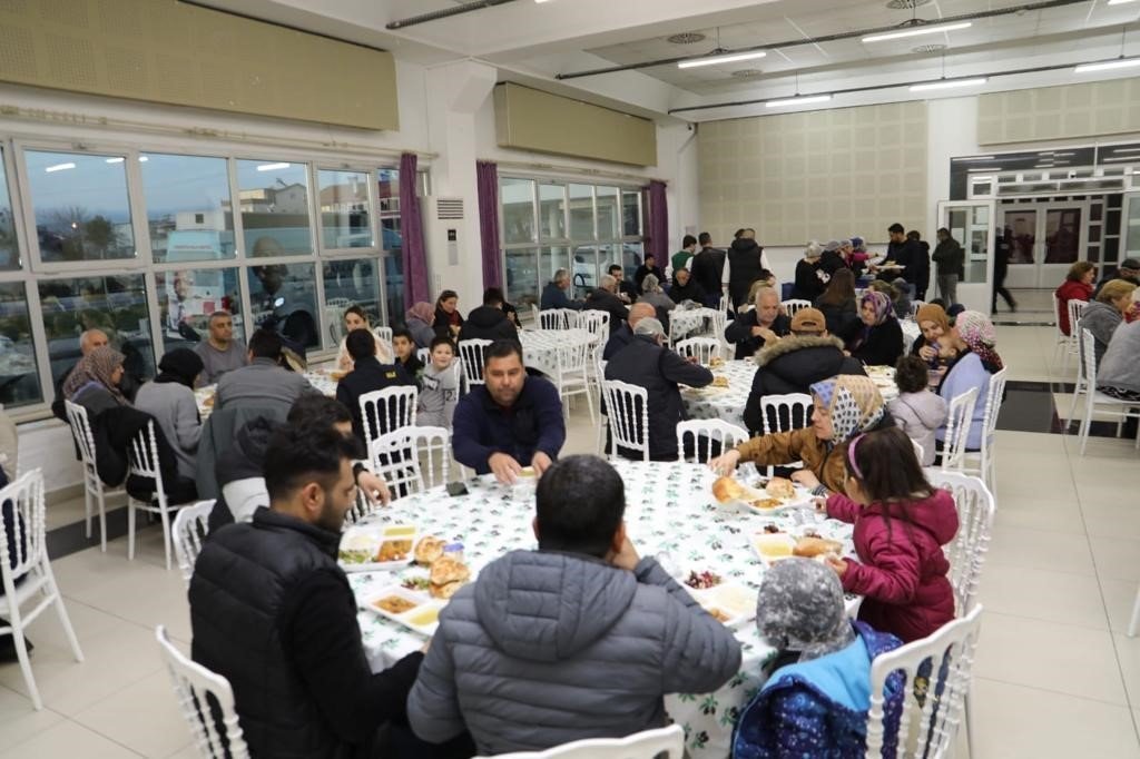 Ramazanın ilk gününde Burhaniye’de bin kişilik iftar