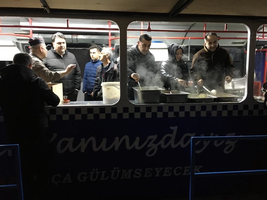 Mobil aşevi ile iftar sofrası vatandaşın ayağına gidiyor