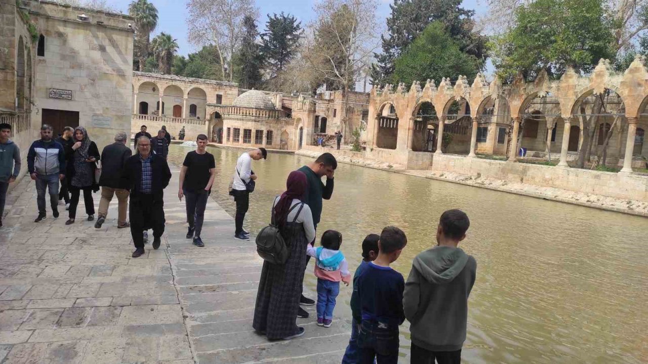 Balıklıgöl’ün suyu berraklaşıyor