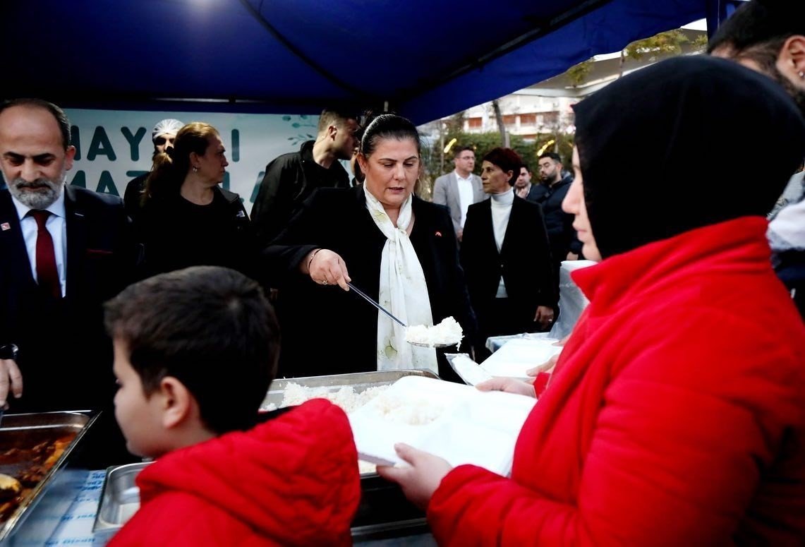 Başkan Çerçioğlu, iftarda vatandaşlarla bir araya geldi