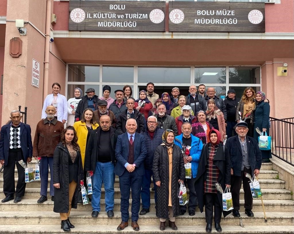 Bolu’da huzur evinde kalan yaşlılar müzede gezdirildi