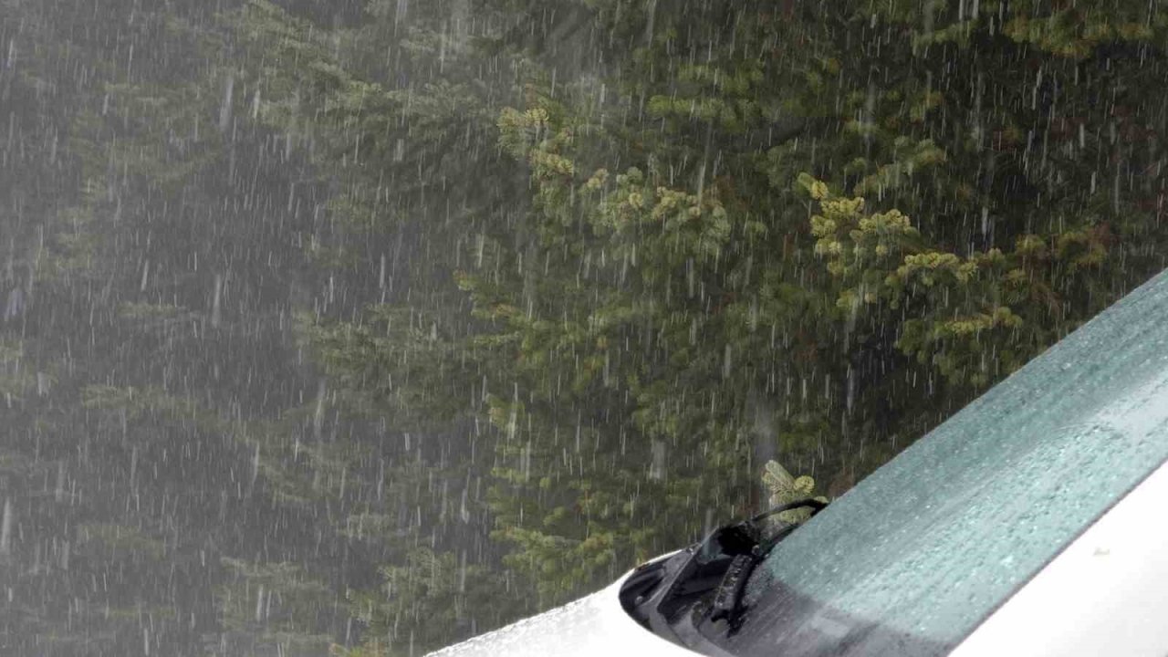 Bolu’nun yüksek kesimlerinde kar yağışı etkili oluyor