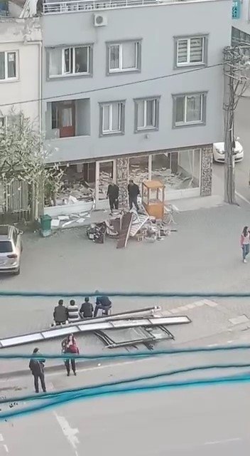 Bursa’da kiracısıyla anlaşamayan mülk sahibi, dükkanı böyle boşalttı