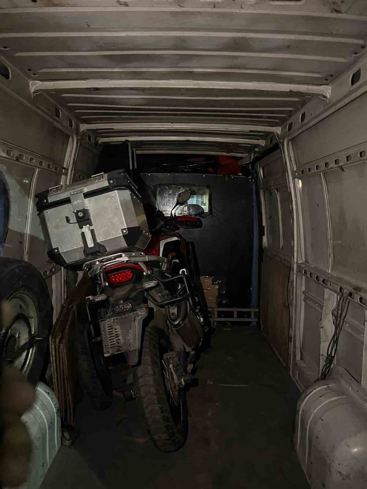 Park halindeki motosikleti çalan 4 şüpheli yakalandı