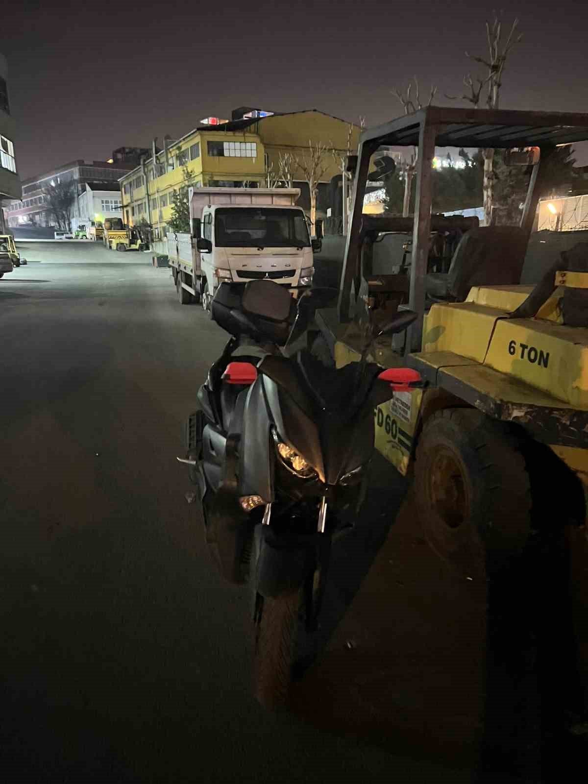 Park halindeki motosikleti çalan 4 şüpheli yakalandı