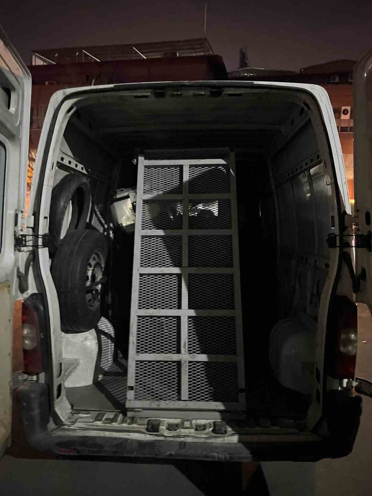 Park halindeki motosikleti çalan 4 şüpheli yakalandı